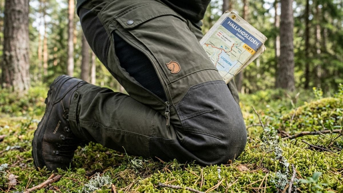 Outdoor bukser guide (2026): find de rigtige til din tur 9 Forstærkede knæ, ventilationslynlåse og lårlommer på outdoor vandrebukser