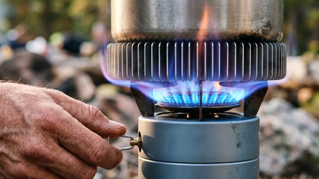 Stormkøkken — den komplette guide til camp cooking 12 Gas-kogesystem med varmeveksler-ring og skarp blå jet-flamme